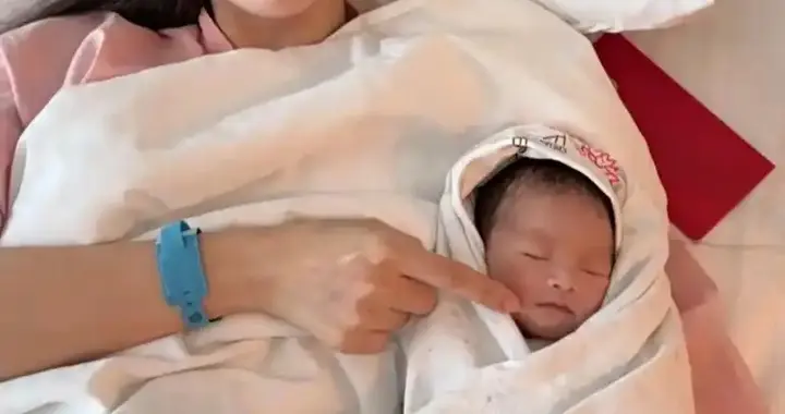 马筱梅台北诞下儿子，宝宝像极了汪小菲！汪大爷对孙子爱不释手