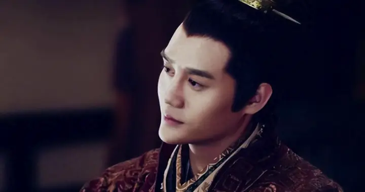 477年，14岁皇帝跑出皇宫玩，偷了一条狗煮着吃，却惹来杀身之祸