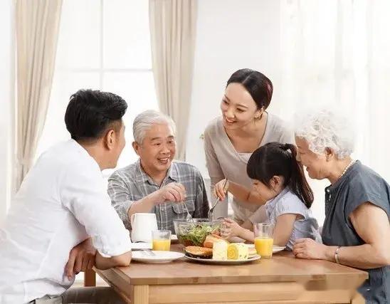 儿女向父母要两样东西，父母要学会拒绝，给了就会成仇人