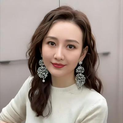 彩虹吃瓜娱乐：王鸥去父留子上热搜，她承认