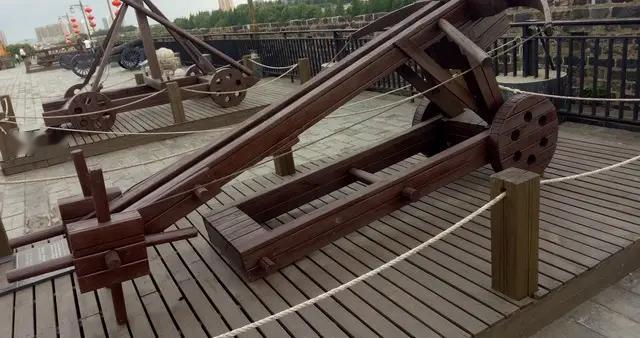 说到“英字”铜火铳的代表作，不得不提南京城墙上的那位“铳王”