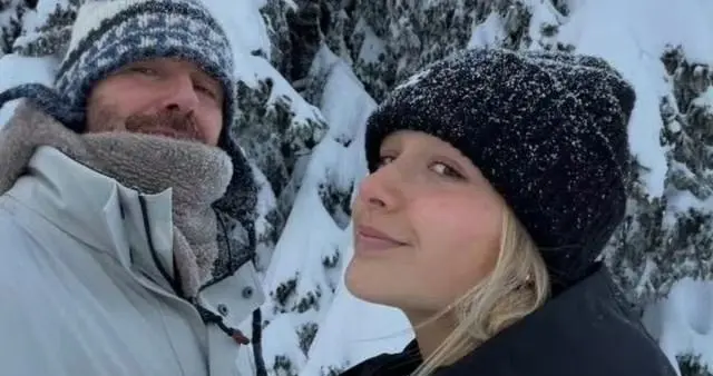 贝克汉姆晒14岁女儿哈珀滑雪照 眉眼精致美人胚子 发文暗示布鲁克林 ​