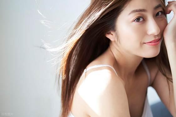 老公在外有人，也从不养家，结婚6年不知老公工资多少，该离吗？