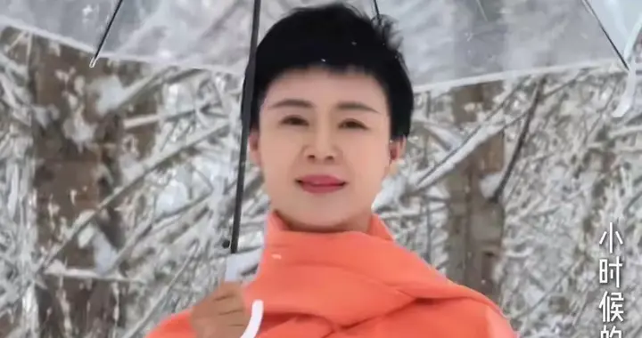 47岁“雪原县长”贺娇龙拍宣传片坠马重伤，此前两次骑马发生意外