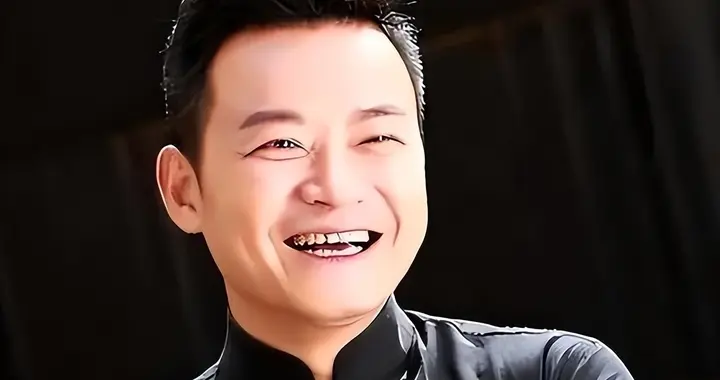 曾是央视名嘴，31岁因一句话离开央视赴美国，如今50岁现状如何了