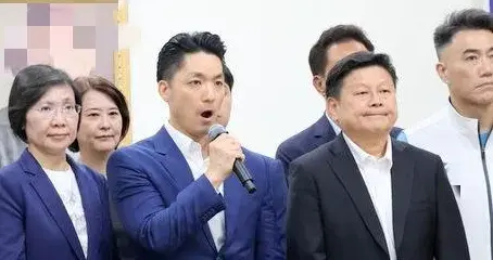 7.25，郑丽文、蒋万安联袂上凯道，蓝营大佬表态！卢秀燕错失先机