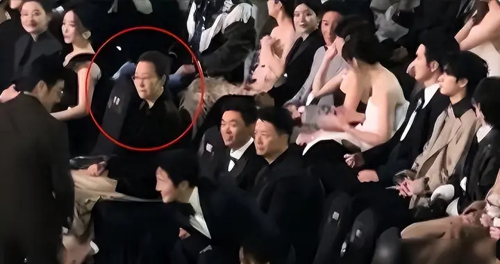 奚美娟红毯独坐，王宝强递酒反成焦点，三十年沉默谁买单