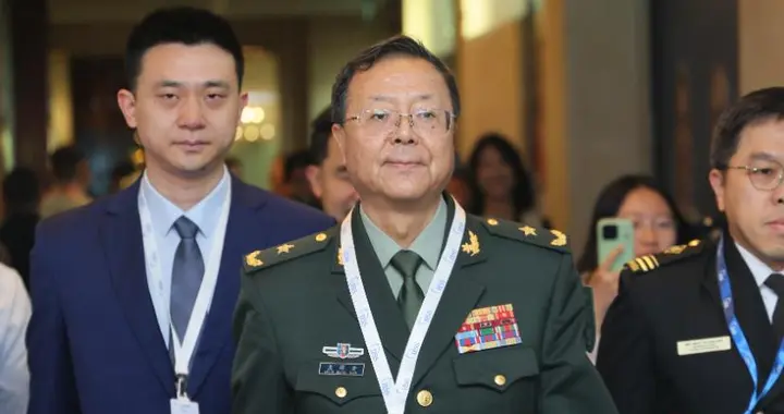 中国防长不去香会，美日在晚宴上传话，赫格塞斯一个人演了三出戏