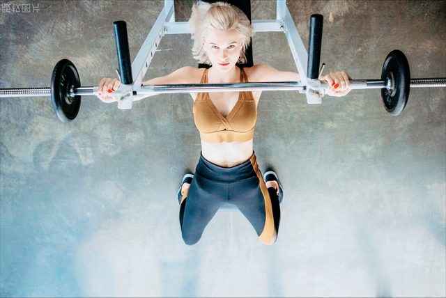 什么是卧推胸？如何避免练成卧推胸？