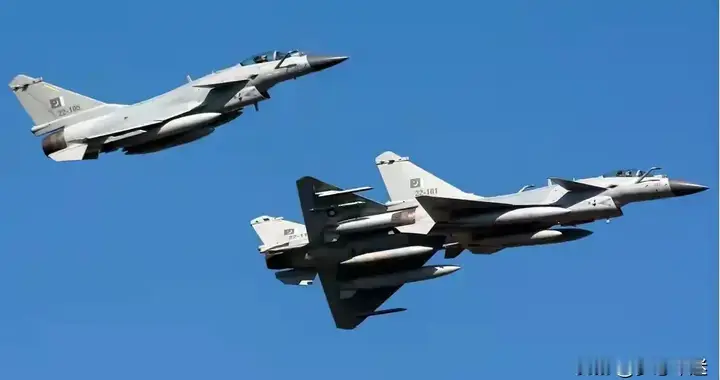 印度砸千亿买战机，却被巴铁用42架飞机压着打？印度还在买买买！