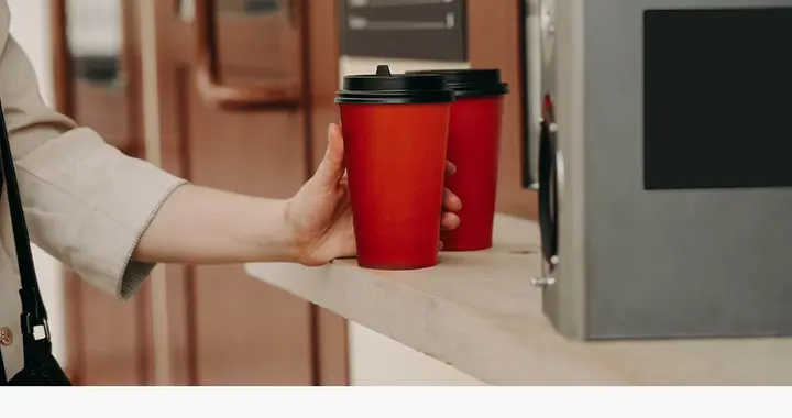 “寄生”便利店狂飙，挪瓦咖啡要抢瑞幸地盘？