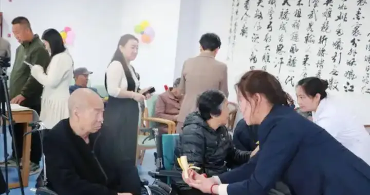 有人大胆预测：明后两年，或会有越来越多家庭，会把老人送养老院