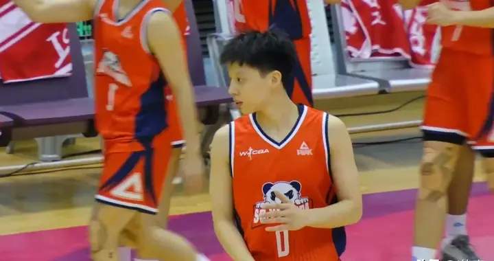 四川女篮104-76浙江女篮 高颂15+6 李缘4分 网友：这也能进国家队？