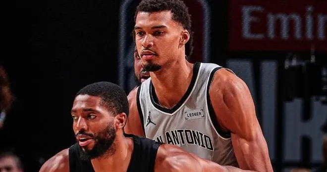 尼克斯逆转马刺捧得NBA杯，文班亚马末节哑火，一弱点很像杨瀚森