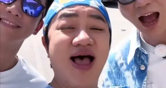 王祖蓝晒与李晨郑恺同框视频，王祖蓝时隔8年回归奔跑吧上热搜