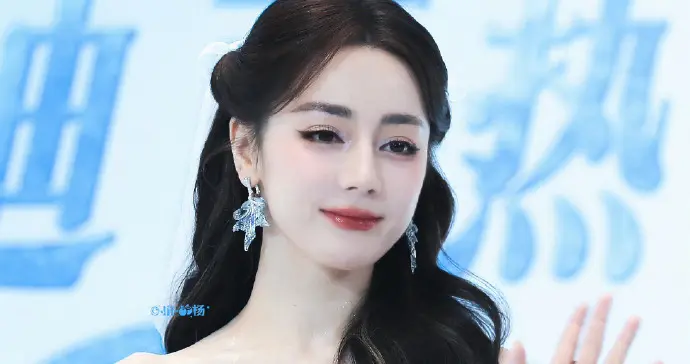 迪丽热巴新活动美图