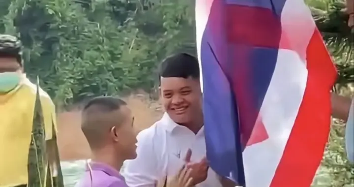 提帮功回来了，与侍卫谈笑风生活泼开朗，小妈诗妮娜贵妃功不可没