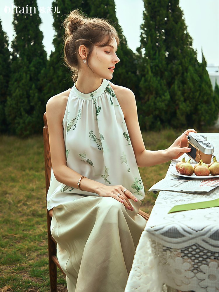 浅绿色气质无袖印花挂脖雪纺衫