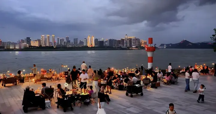 打卡宜昌夜色！峡江晚风揉碎满城温柔烟火