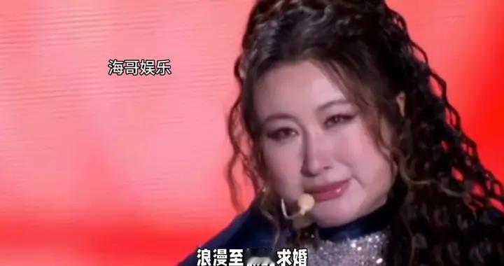 浙江卫视跨年晚会惊喜不断 李川单膝跪地求婚锤娜丽莎甜度拉满