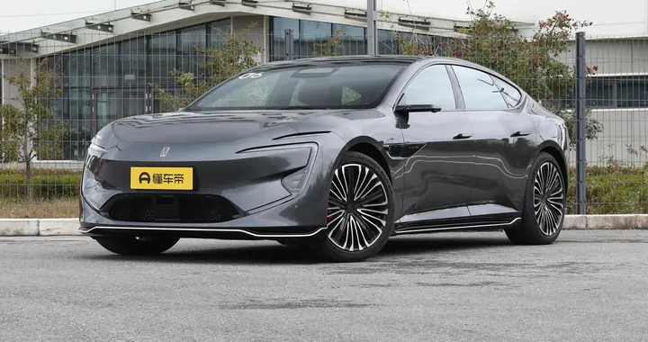 阿维塔12四激光版：四驱性能+四激光，用实力说话