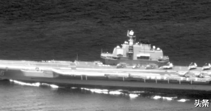 大的来了！日舰挑衅后，辽宁号航母穿航台湾海峡，歼-15摆满甲板