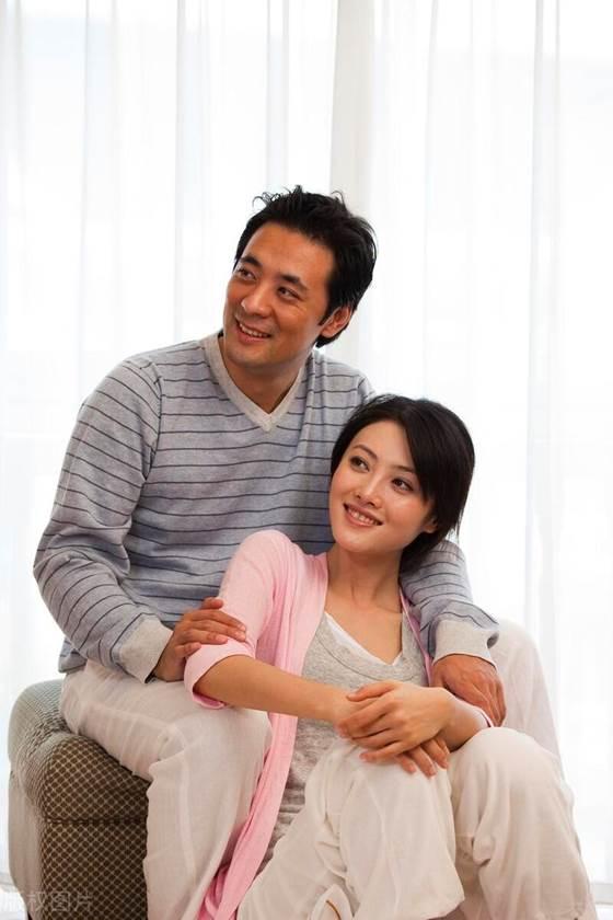 男友说异地恋太苦，让我放他自由，我该答应吗？