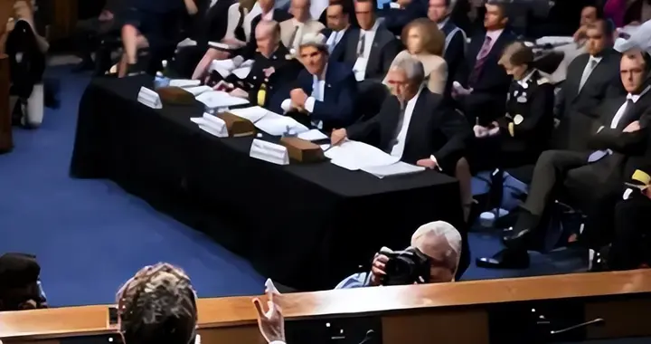 英国人终于承认：中东打一仗才发现，中国这三张底牌，谁都学不来