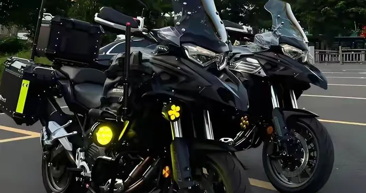 骑摩托还在随便选车道？“靠右行驶”的门道在这，别等扣分才懂