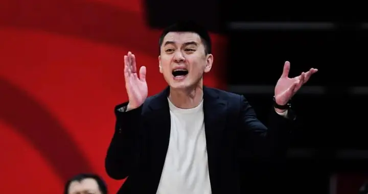 杨鸣直言广东队外援阿祖验货彻底失败打普通球队都费劲，全场对位没有任何优...