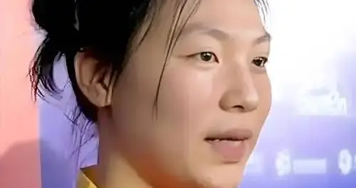 上海女排3比0完胜江苏女排，张籽萱让江苏女排副攻线哑火！