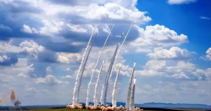 事态持续升级，高市打破沉默，我驻日使馆罕见提到“敌国条款”