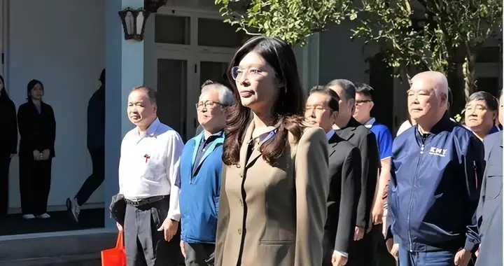 出发前，吴伯雄连战派系接连发声，连胜文深夜提醒郑丽文一件事