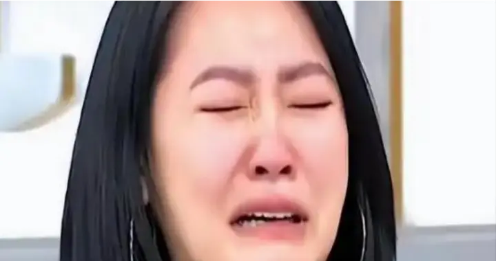 继揭露大S离世真相后，小S再次当众崩溃大哭，一句话引发热议