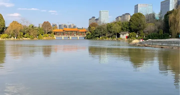 情感爆款文10万+记住：跟任何人说话这九件事不要随便聊