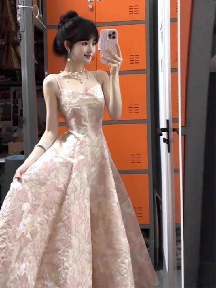 法式高级感碎花吊带连衣裙女独特漂亮多巴胺