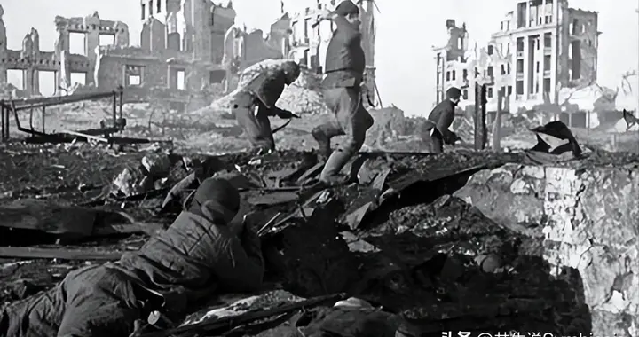 希特勒要的是一座城市，斯大林给的是地狱，200万人葬送在这