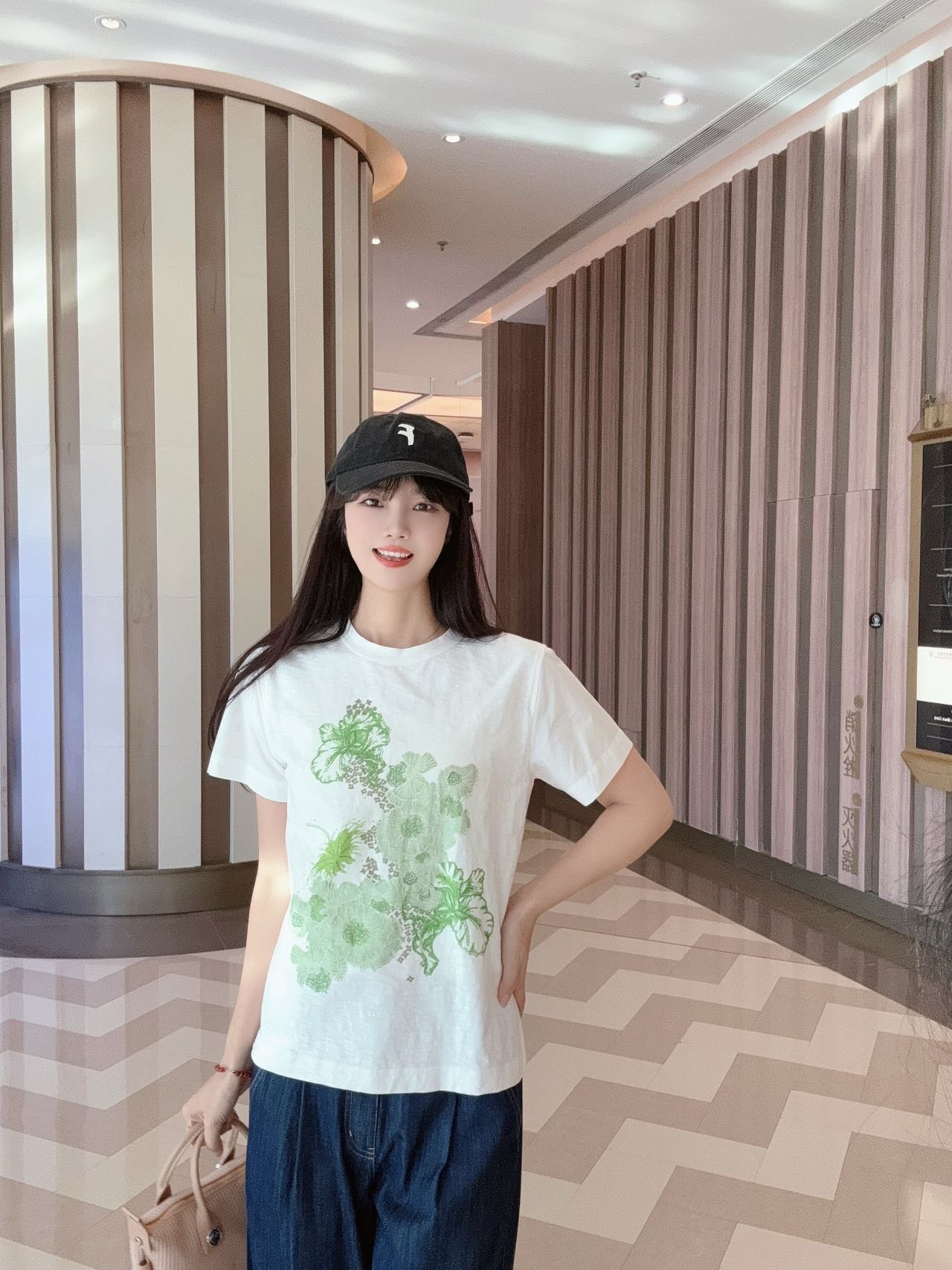 茶愫府绸棉短袖T恤女撞料印花侧开衩