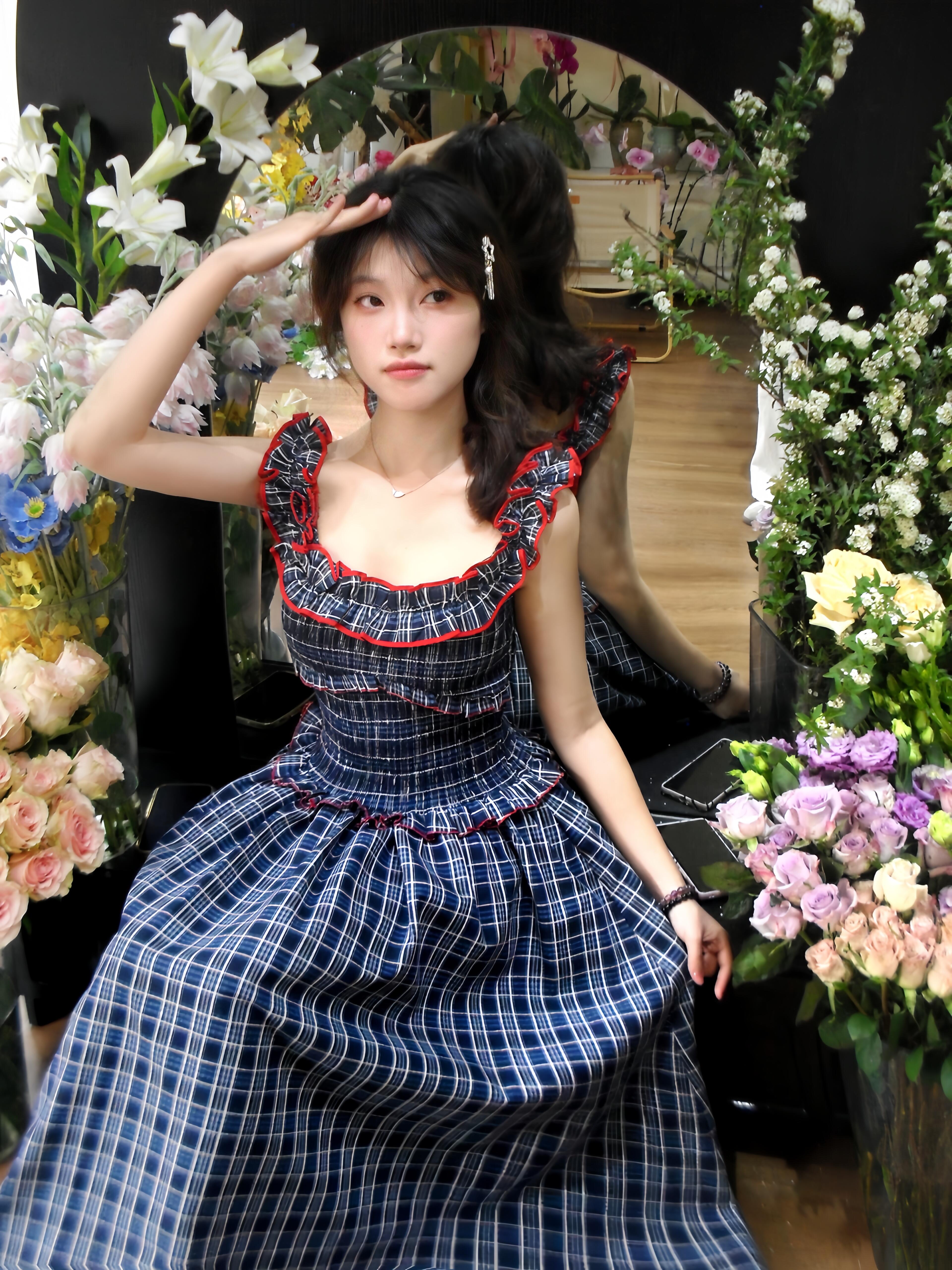 沃趣！这蓝格一字肩长裙太好看了吧！！！