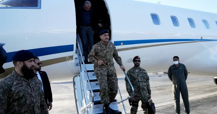 巴军方一把手专机直飞德黑兰，歼10CE全程护航，主要防的不是美军