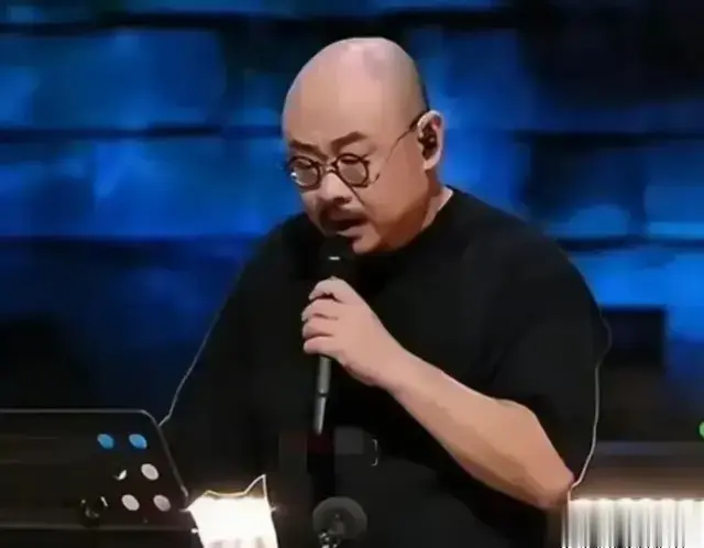 刀郎正忙于割韭菜？一媒体人道出刀郎为何不肯出面为云朵漂白原由