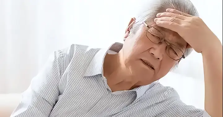 为什么现在脑梗越来越多？医生劝告：饭后少做4件事，劝你改正