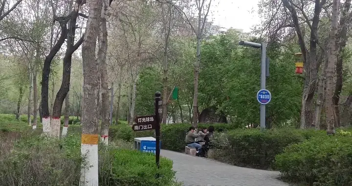 南湖广场春日漫步，乌市好去处！