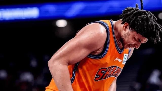 范德萨：上海男篮难了！洛夫顿伤势不轻！卢