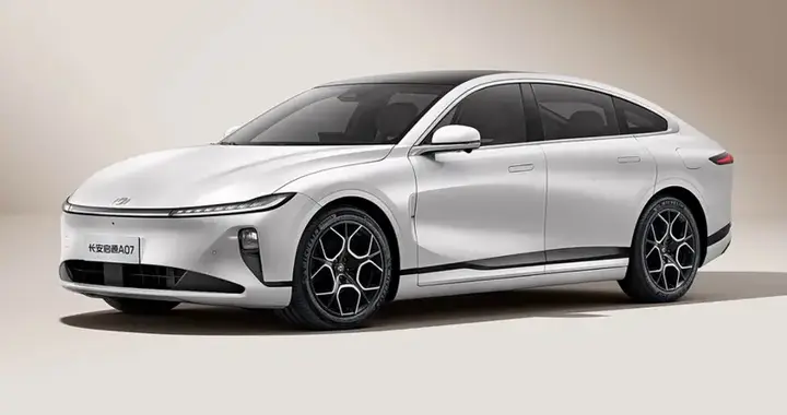 车外是城市车内是生活，长安启源A07的双面人生