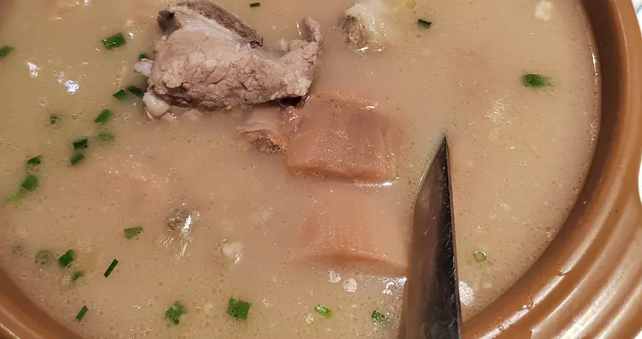 为什么炖肉的时候要去血水来去腥，而烤肉时不用？