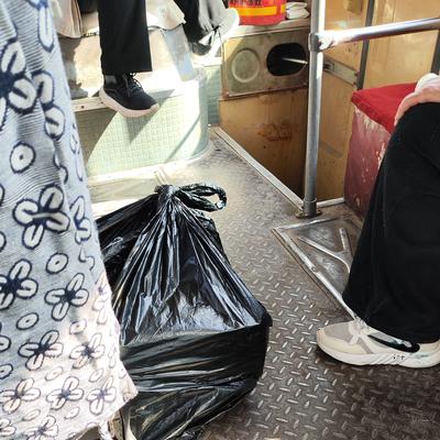 沉默岛主：不知道村里的公交车，有一天会不