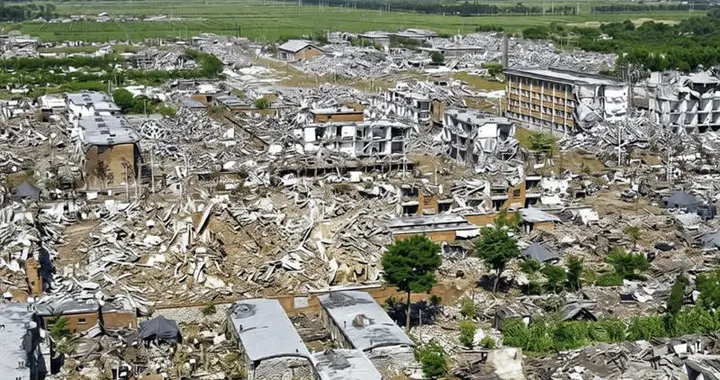 那一夜，唐山静止——大地震后的废墟与救援