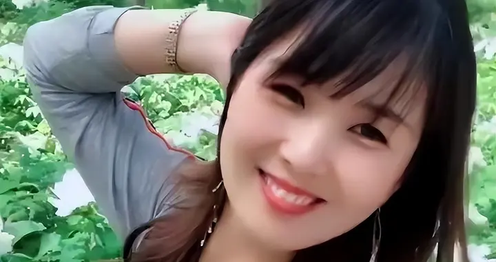 “一笑倾城”爆火背后：一个没才艺的农村姑娘，为啥成叔圈顶流？