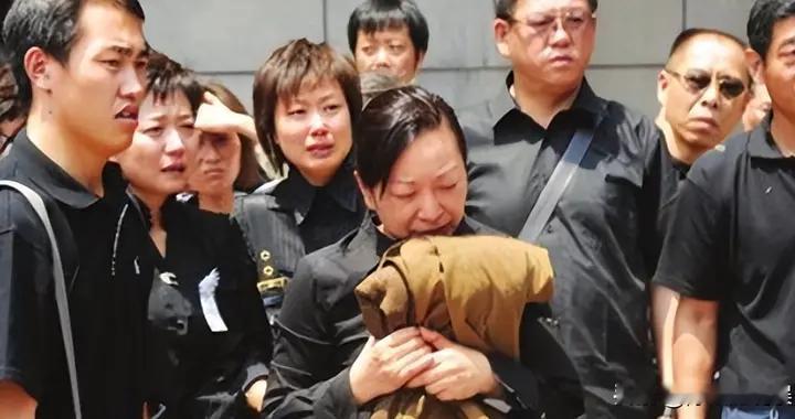 原来他是罗京的儿子，14岁扛起小家，母亲改嫁富豪只提了一个要求